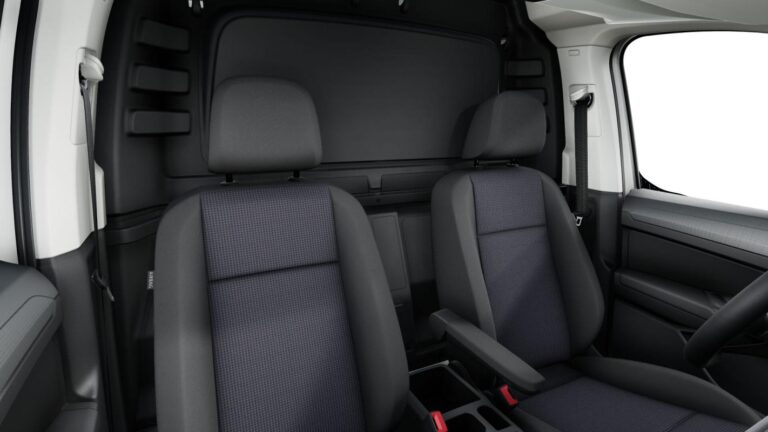 Volkswagen Caddy CARGO 1.5 TSI 116 DSG7 BUSINESS - Image 09 (July 7, 2026)
