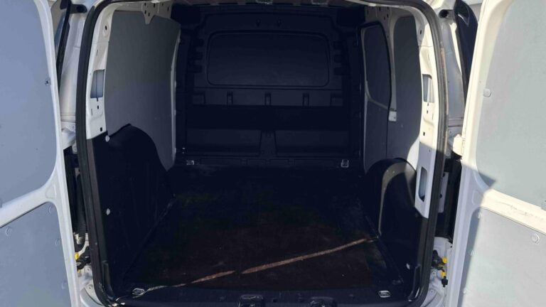 Volkswagen Caddy CARGO 2.0 TDI 102 BVM6 BUSINESS PLUS - Image 14 (July 7, 2026)