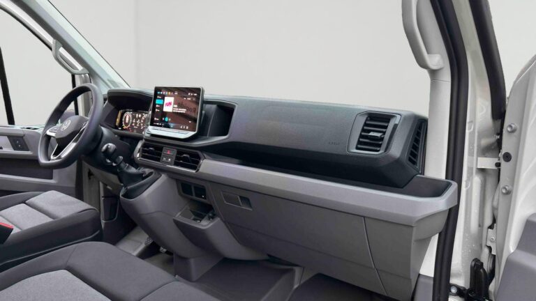 Volkswagen Crafter VAN 35 2.0 TDI 140 CH BUSINESS - Image 10 (July 7, 2026)