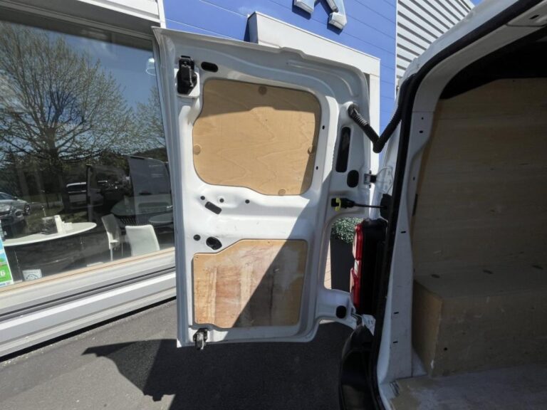 Peugeot Expert III 2.0 BHDI 145 AUTO S&S TAILLE M - Image 10 (July 7, 2026)