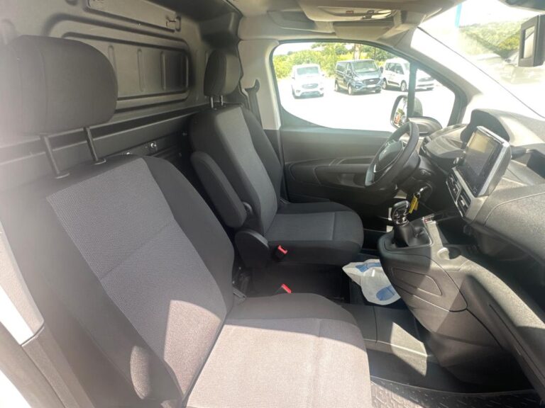 Peugeot Partner FOURGON STANDARD 1000 KG BLUEHDI 100 S&S BVM5 ASPHALT - Image 18 (July 7, 2026)