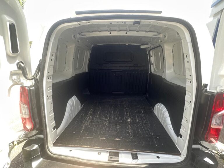 Peugeot Partner FOURGON STANDARD 1000 KG BLUEHDI 100 S&S BVM5 ASPHALT - Image 07 (July 7, 2026)
