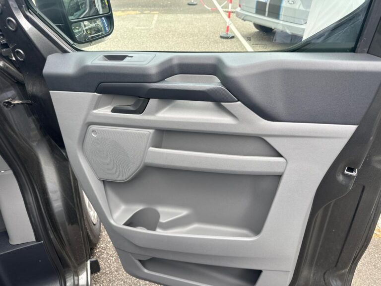 Ford Transit Custom FOURGON FGN 320 2.0 ECOBLUE 170 CH BVA8 TREND - Image 13 (July 7, 2026)