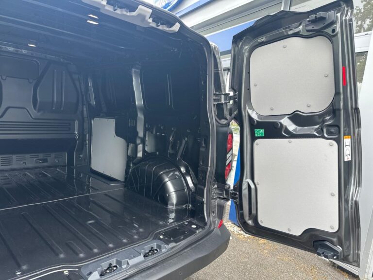 Ford Transit Custom FOURGON FGN 320 2.0 ECOBLUE 170 CH BVA8 TREND - Image 09 (July 7, 2026)