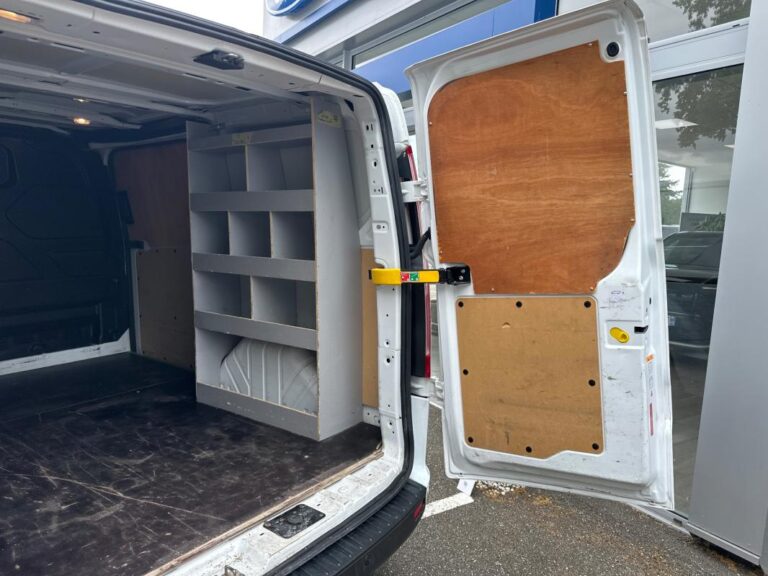 Ford Transit Custom FOURGON 320 2.0 ECOBLUE 130 BVA TREND BUSINESS - Image 09 (July 7, 2026)
