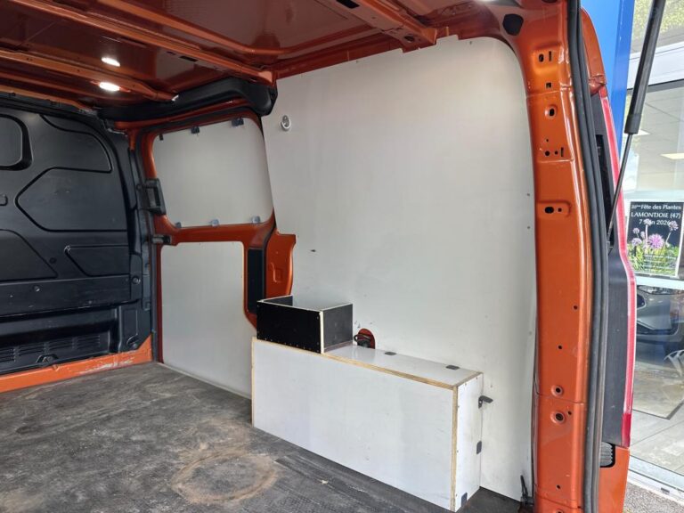 Ford Transit Custom FOURGON 2.0 ECOBLUE – 170 BVA S&S 300 ACTIVE - Image 10 (July 7, 2026)