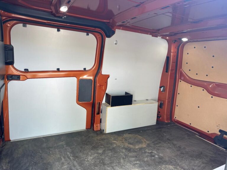 Ford Transit Custom FOURGON 2.0 ECOBLUE – 170 BVA S&S 300 ACTIVE - Image 15 (July 7, 2026)