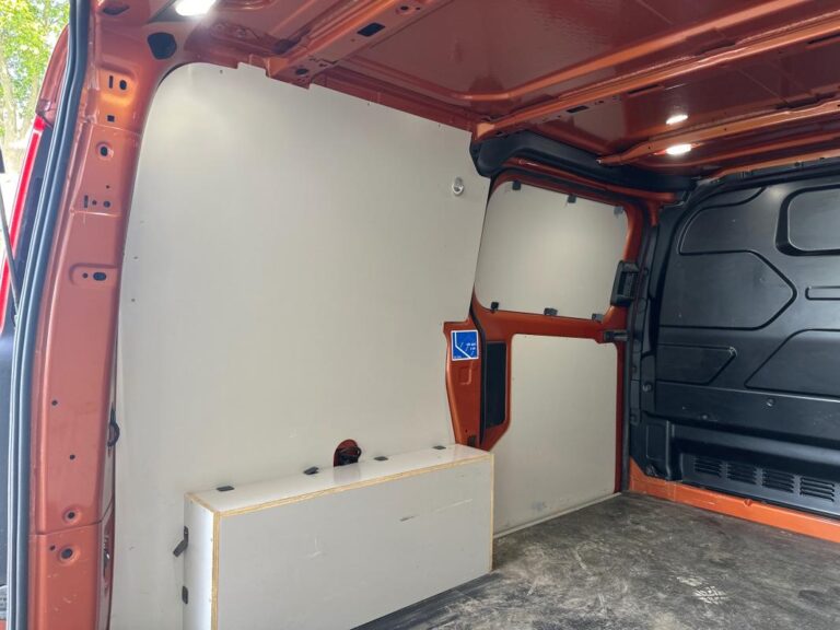Ford Transit Custom FOURGON 2.0 ECOBLUE – 170 BVA S&S 300 ACTIVE - Image 09 (July 7, 2026)