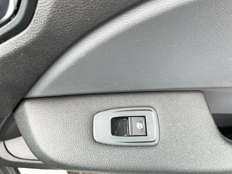 Renault Clio SOCIETE BLUE DCI 85 AIR NAV - Image 18 (July 7, 2026)