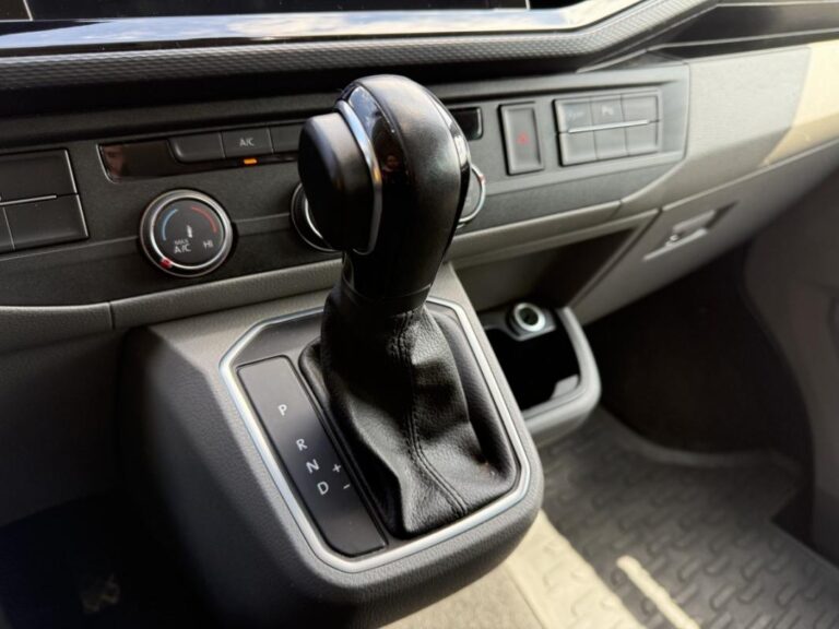 Volkswagen Transporter VI 2.0 TDi 150 Edition / 5 places 2ème main TVA Apple CarPlay sans fil - Image 16 (July 7, 2026)