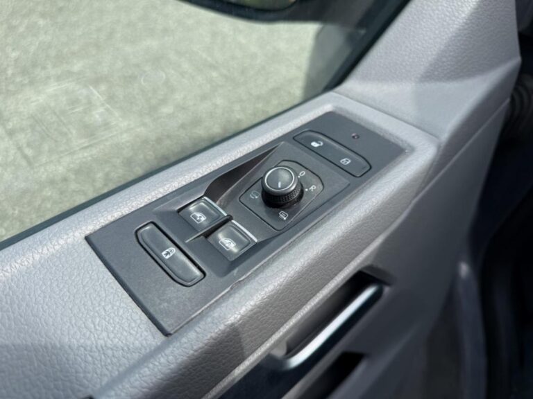 Volkswagen Transporter VI 2.0 TDi 150 Edition / 5 places 2ème main TVA Apple CarPlay sans fil - Image 17 (July 7, 2026)