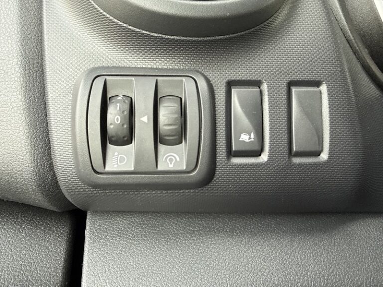 Renault Trafic III Fourgon Grand Confort 1000 2.0 DCI 120ch - Image 19 (July 7, 2026)