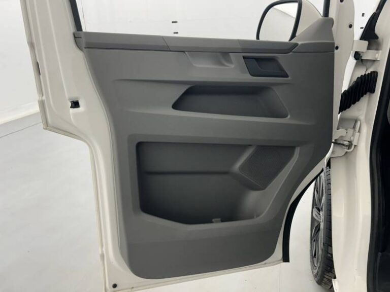 Volkswagen Transporter FOURGON 6.1 VAN 2.0 TDI 110 BVM5 BUSINESS PLUS - Image 11 (July 7, 2026)