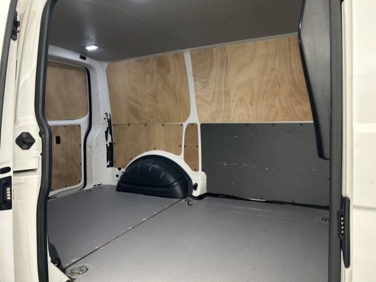 Volkswagen Transporter FOURGON 6.1 VAN 2.0 TDI 110 BVM5 BUSINESS PLUS - Image 16 (July 7, 2026)