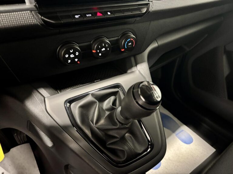 Renault Kangoo Van L1 BLUEDCI 95 - Image 19 (July 7, 2026)