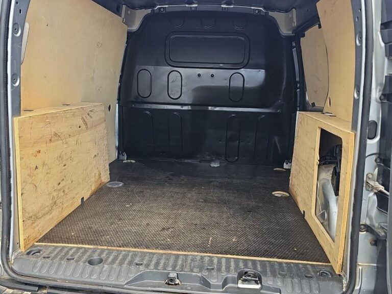 Nissan NV250 FOURGON L1 DCI 95 N-CONNECTA - Image 19 (July 7, 2026)