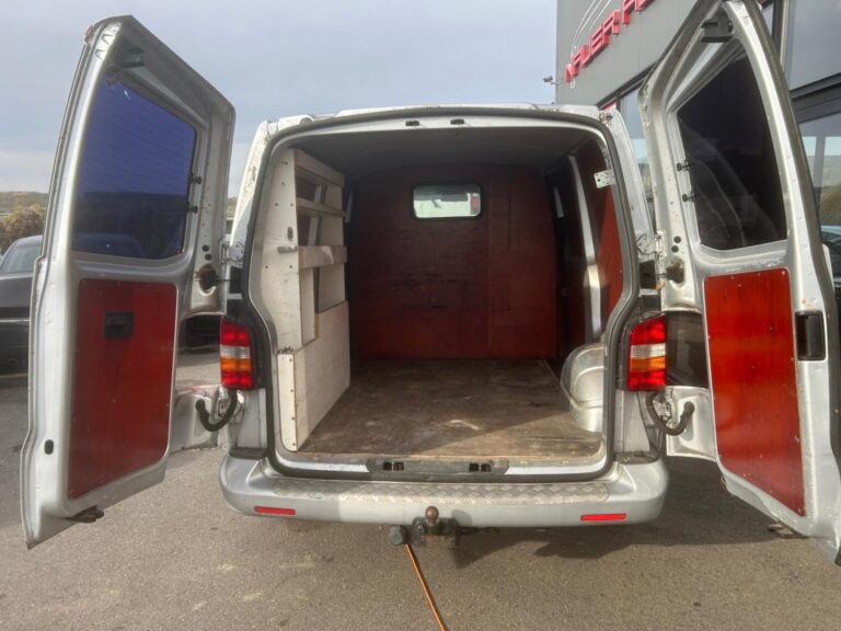 Volkswagen Transporter FOURGON FGN TOLE CB 2.5 TDI 174 2.8T - Image 06 (July 7, 2026)