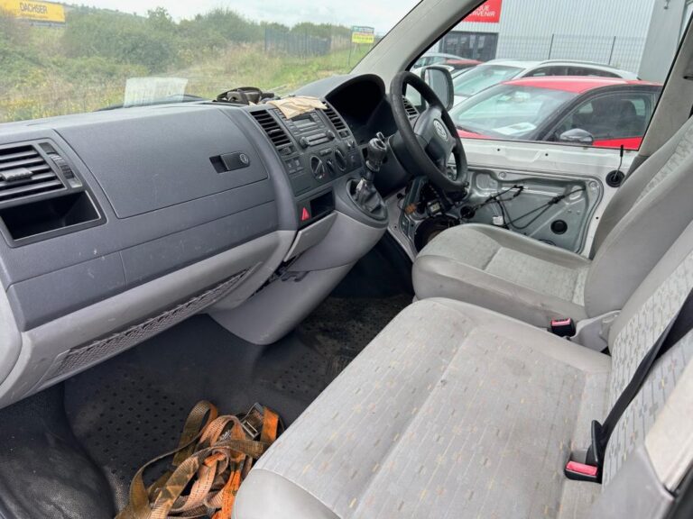 Volkswagen Transporter CHASSIS DBLE CAB CHDC 2.5 TDI 130 LONG - Image 07 (July 7, 2026)
