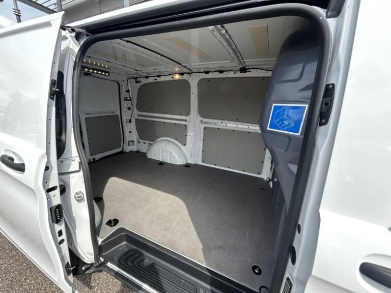 Mercedes Vito 116 CDI Long Boite Auto Attelage + Pack Navi 26900 - Image 07 (July 7, 2026)