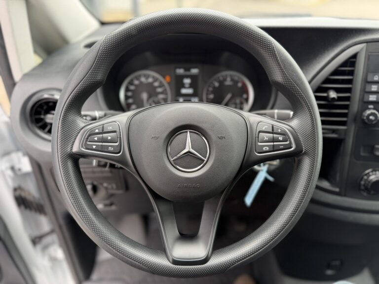 Mercedes Vito Fourgon 116 CDI Boite Auto Long Attelage Pack Navi 26990HT - Image 17 (July 7, 2026)