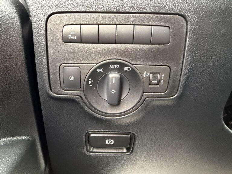 Mercedes Vito Fourgon 116 CDI Boite Auto Long Attelage Pack Navi 26990HT - Image 20 (July 7, 2026)