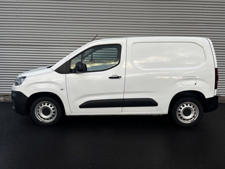 Citroën Berlingo 1.5L 130 ch EAT8 Driver M 1000KG 11990HT - Image 03 (July 7, 2026)