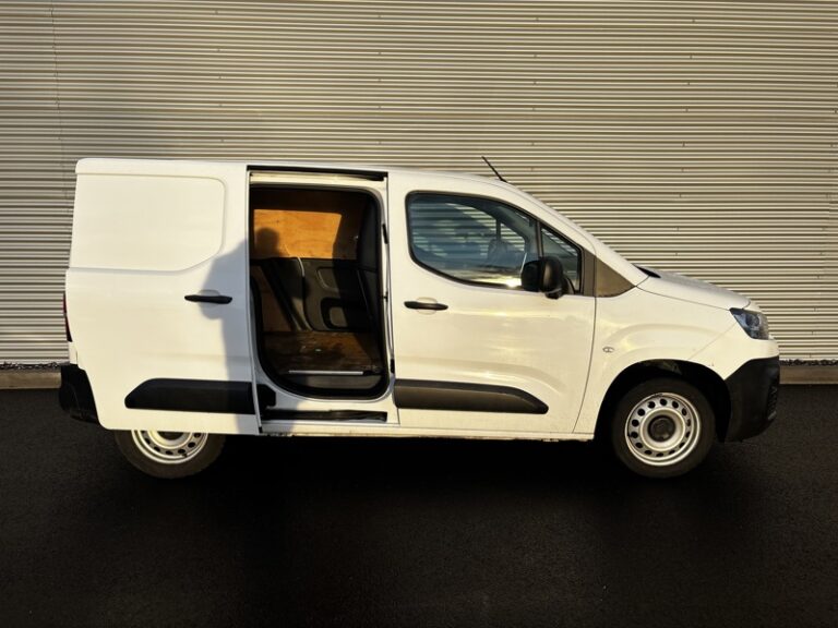 Citroën Berlingo 1.5L 130 ch EAT8 Driver M 1000KG 11990HT - Image 09 (July 7, 2026)