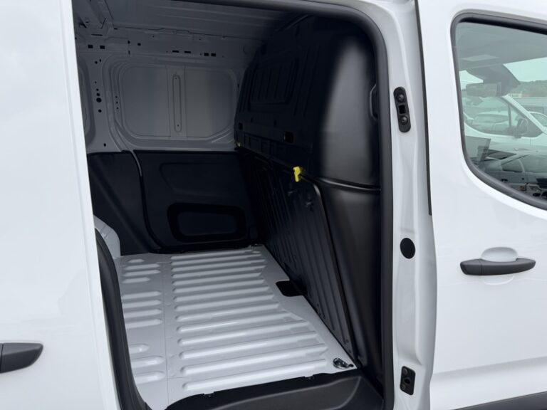 Citroën Berlingo 1.5L 100ch Pack Premium Connect M 650kg Garantie C - Image 15 (July 7, 2026)