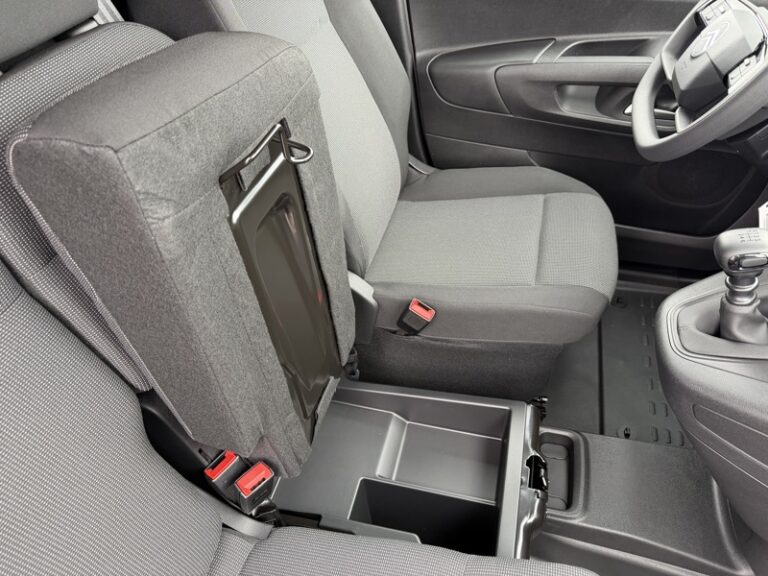 Citroën Berlingo 1.5L 100ch Pack Premium Connect M 650kg Garantie C - Image 05 (July 7, 2026)