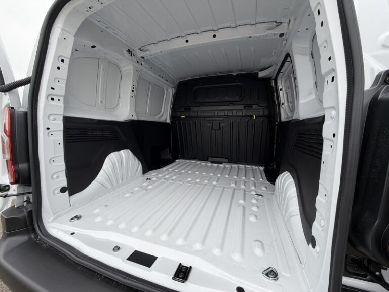 Citroën Berlingo 1.5L 100ch Pack Premium Connect M 650kg Garantie C - Image 12 (July 7, 2026)