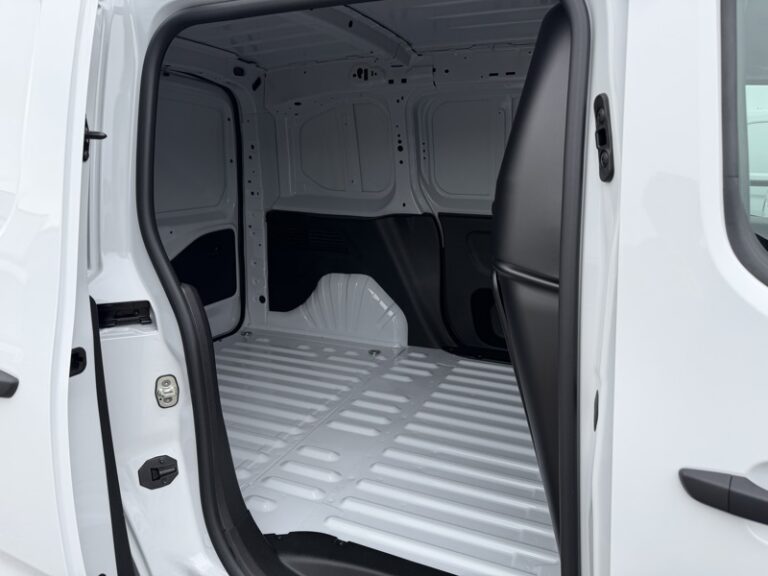 Citroën Berlingo 1.5L 100ch Pack Premium Connect M 650kg Garantie C - Image 14 (July 7, 2026)