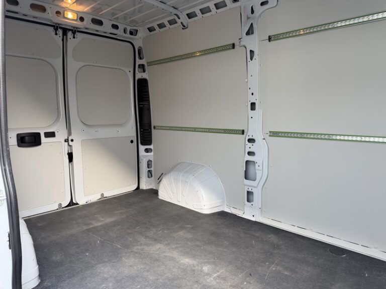 Peugeot Boxer BlueHDi 2.2l 140CV 18900HT - Image 11 (July 7, 2026)
