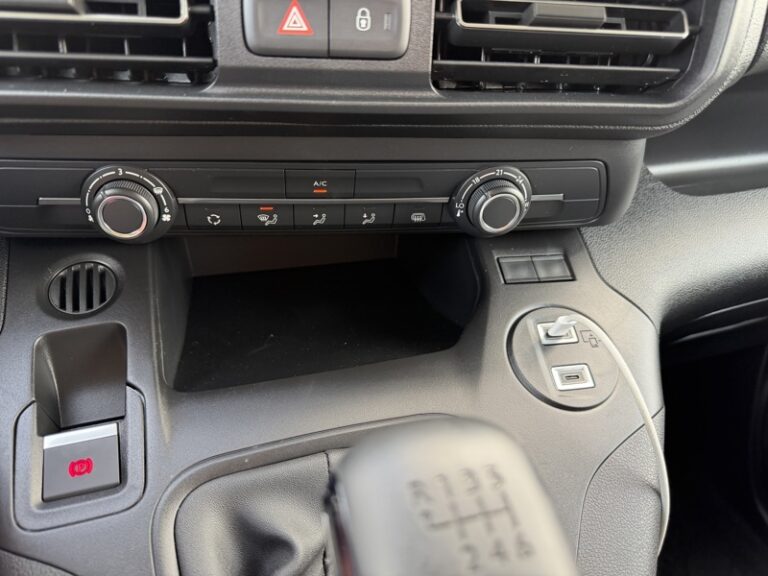 Peugeot Partner En Stock NEUF 1.5l 100CV 3 places Carplay 16990HT - Image 13 (July 7, 2026)
