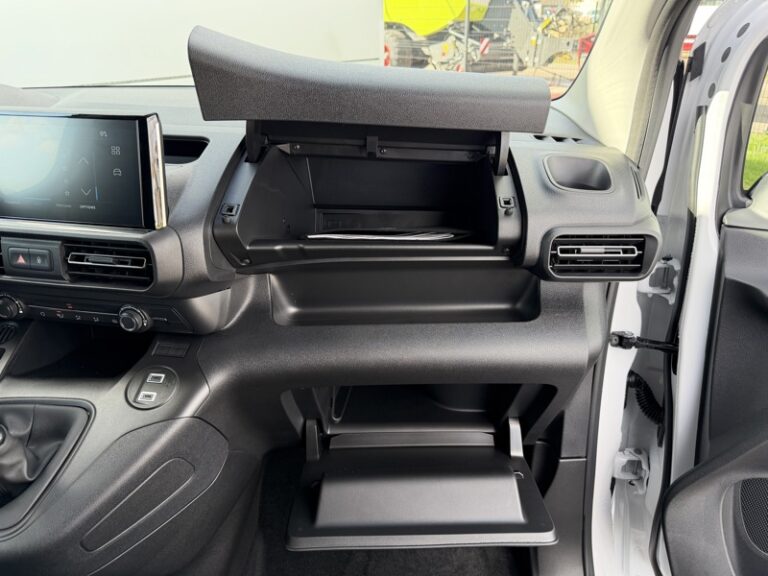 Peugeot Partner En Stock NEUF 1.5l 100CV 3 places Carplay 16990HT - Image 20 (July 7, 2026)