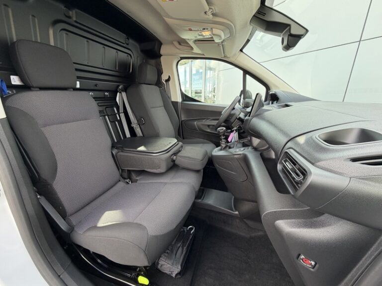 Peugeot Partner En Stock NEUF 1.5l 100CV 3 places Carplay 16990HT - Image 10 (July 7, 2026)