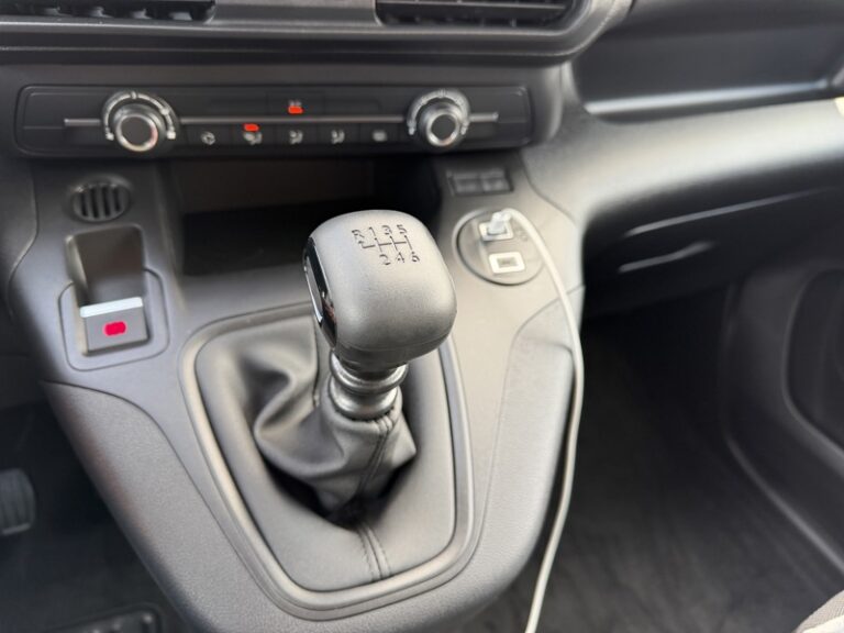 Peugeot Partner En Stock NEUF 1.5l 100CV 3 places Carplay 16990HT - Image 15 (July 7, 2026)