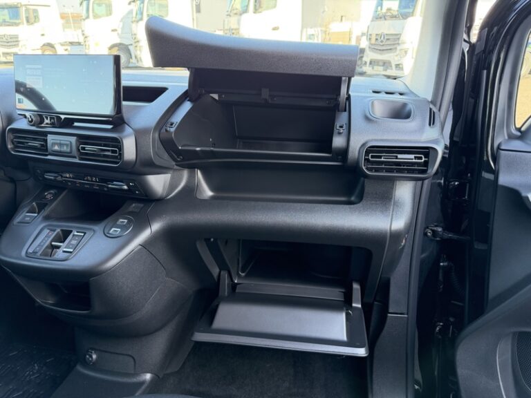 Citroën Berlingo Utilitaire 5 Places TVA Récup 1.5L 130ch EAT8 Premium Connect 24900HT - Image 18 (July 7, 2026)