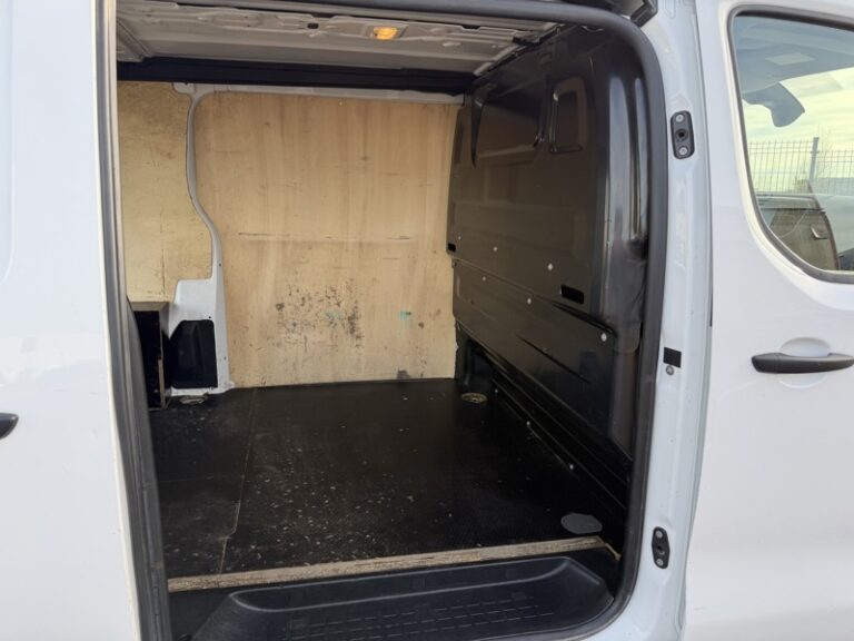 Peugeot Expert 2.0L 145ch Asphalt Long Attelage 17900HT - Image 11 (July 7, 2026)