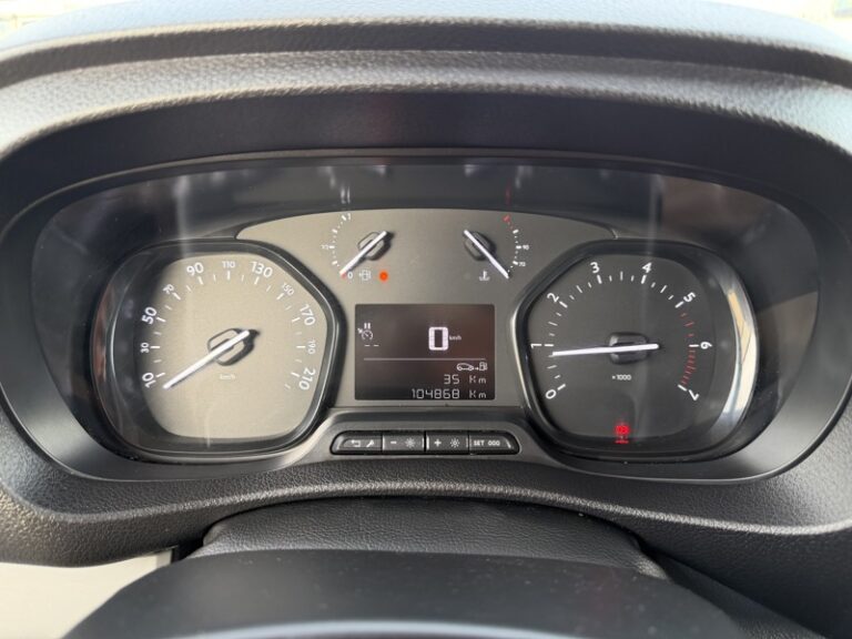 Peugeot Expert 2.0L 145ch Asphalt Long Attelage 17900HT - Image 17 (July 7, 2026)