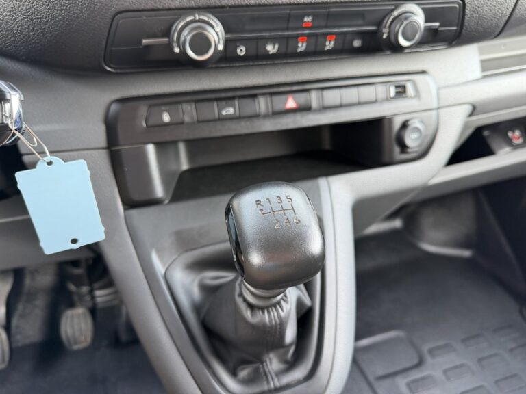 Peugeot Expert 2.0L 145ch Asphalt Long Attelage 17900HT - Image 18 (July 7, 2026)
