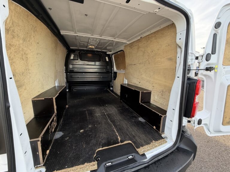 Peugeot Expert 2.0L 145ch Asphalt Long Attelage 17900HT - Image 08 (July 7, 2026)