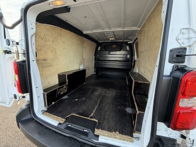 Peugeot Expert 2.0L 145ch Asphalt Long Attelage 17900HT - Image 09 (July 7, 2026)