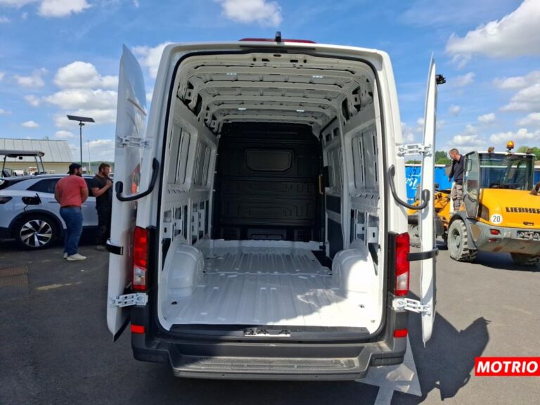 Volkswagen Crafter II FOURGON VAN 2.0TDI 140 35 BUSINESS - Image 19 (July 7, 2026)