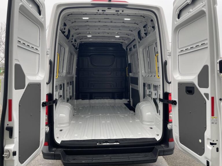 Volkswagen Crafter VAN 35 2.0 TDI 140 CH BVA BUSINESS LINE - Image 10 (July 7, 2026)