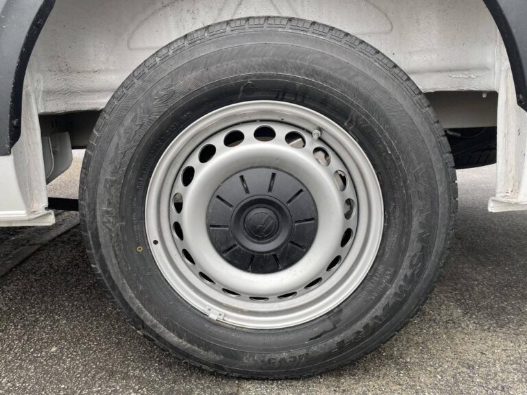 Volkswagen Crafter VAN 35 2.0 TDI 140 CH BVA BUSINESS LINE - Image 09 (July 7, 2026)