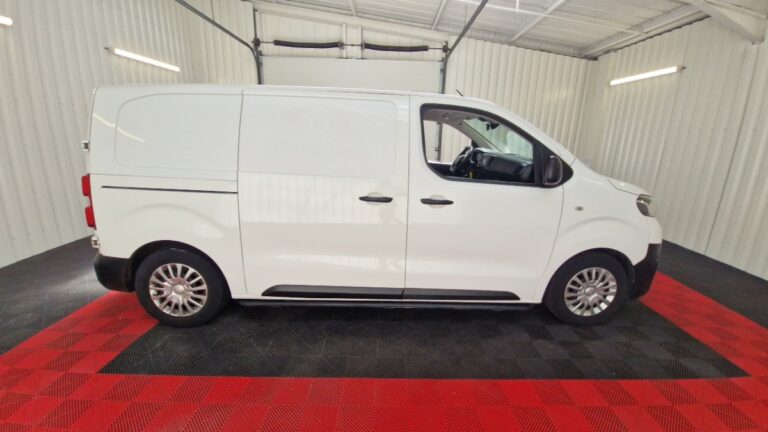 Toyota PROACE 1.5 D MEDIUM 120 D-4D BUSINESS - Image 04 (July 7, 2026)