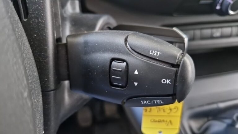 Opel Vivaro 1.5 Diesel 120 ch L1 Pack Clim - Image 16 (July 7, 2026)