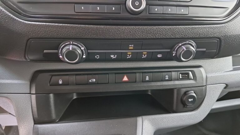 Peugeot Expert 1.5 BLUEHDI 120 S&S STANDARD PREMIUM - Image 12 (July 7, 2026)