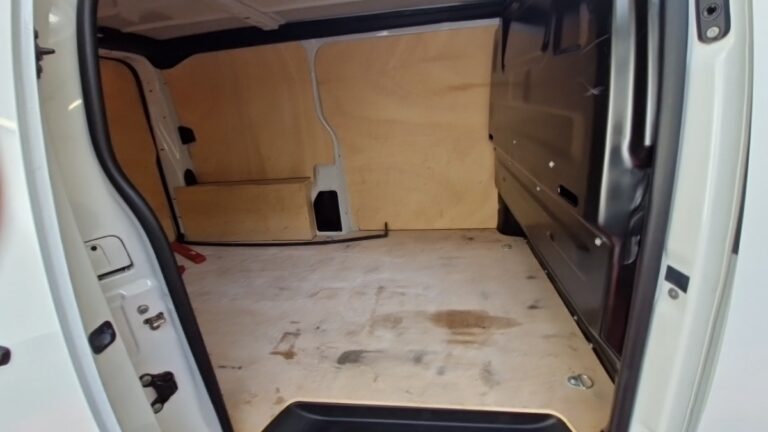 Peugeot Expert 1.5 BLUEHDI 120 S&S STANDARD PREMIUM - Image 18 (July 7, 2026)