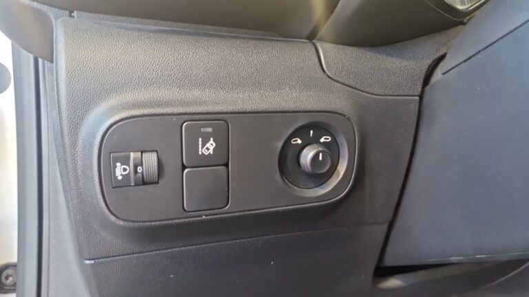Citroën C3 SOCIETE BLUEHDI 100 SS FEEL - Image 15 (July 7, 2026)
